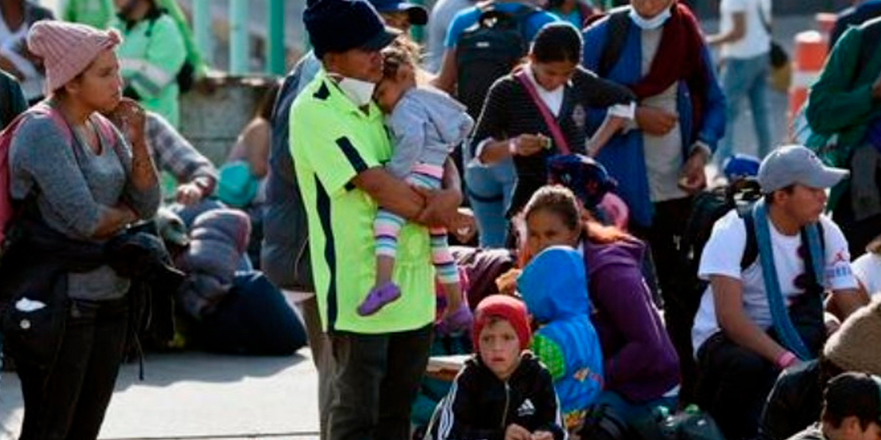 Migrantes en la frontera entre México y Estados Unidos. Foto: UNivisión