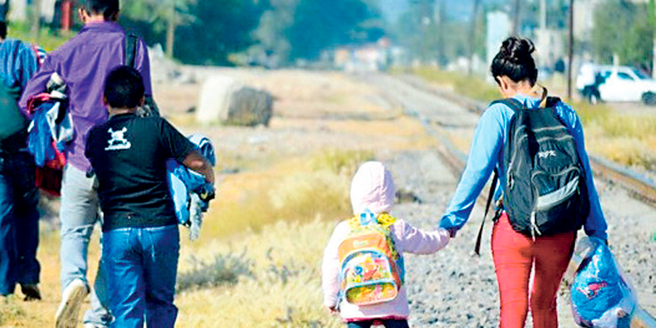 Una familia se dirige a Estados Unidos. Foto: RRSS