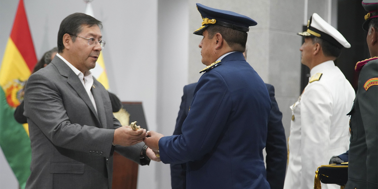 El presidente Luis Arce Catacora en el acto de imposición de grados en la Casa Grande del Pueblo. (Foto: Jorge Mamani)