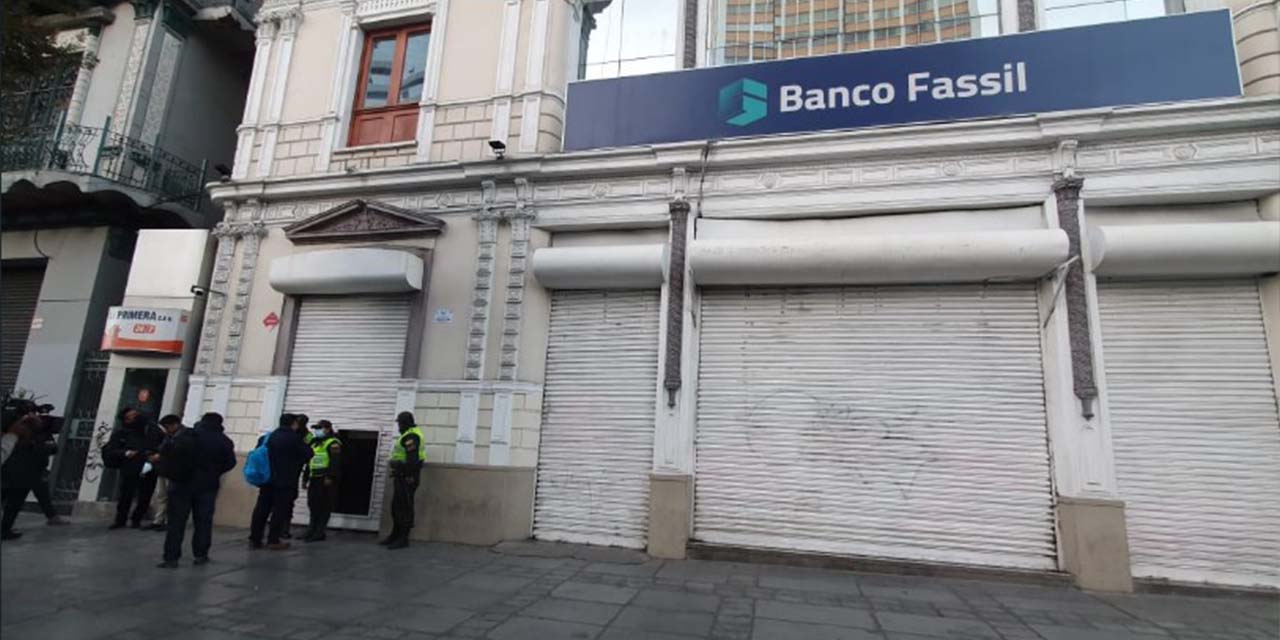 Policía resguarda las oficias del Banco Fassil con 1.850 efectivos