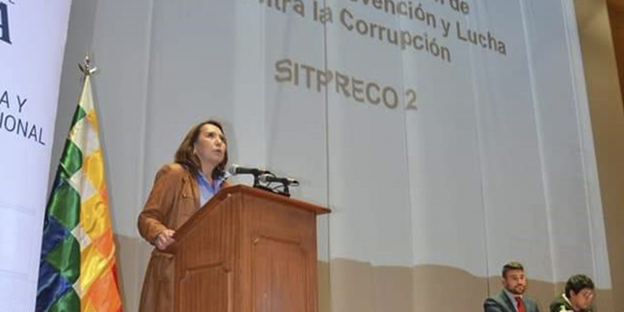 La vice-ministra de Transparencia, Susana Ríos, se dirige a los asistentes. (Foto: Ministerio de Justicia)