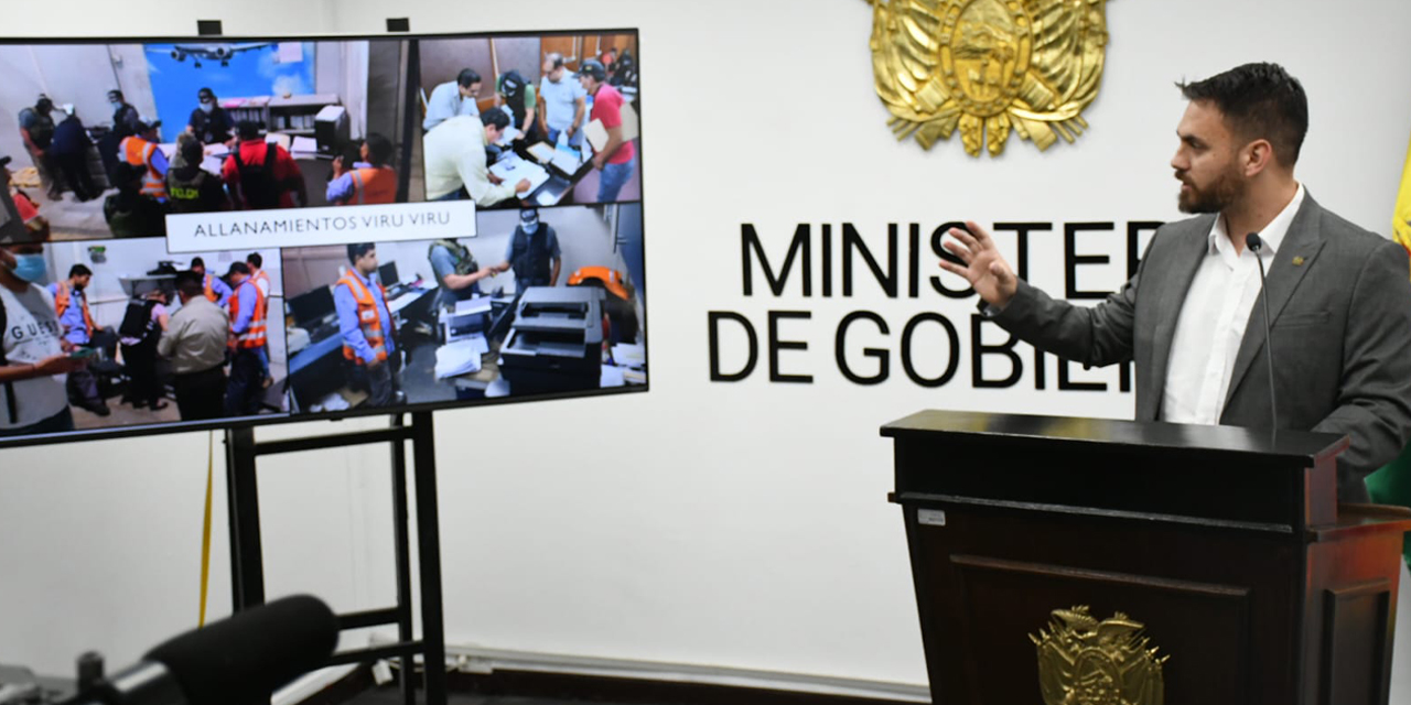 El ministro Eduardo Del Castillo durante la conferencia de prensa de este miércoles. | Foto: APG