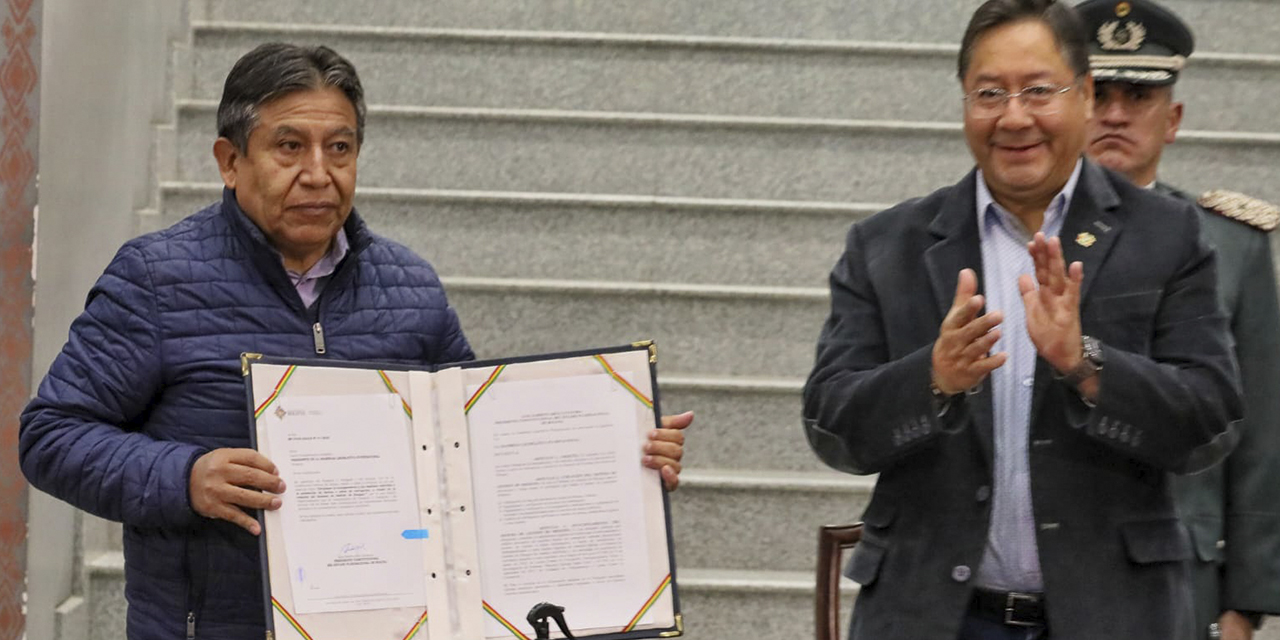 Acto de entrega del proyecto de ley a la Asamblea Legislativa. (Foto: Archivo)