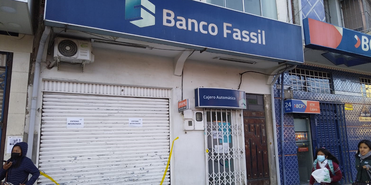 Una sucursal cerrada del ex Banco Fassil. (Foto: Gonzalo Jallasi)