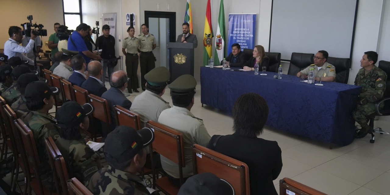 El ministro Eduardo Del Castillo participó en el acto de clausura del curso. (Foto: Ministerio de Gobierno)