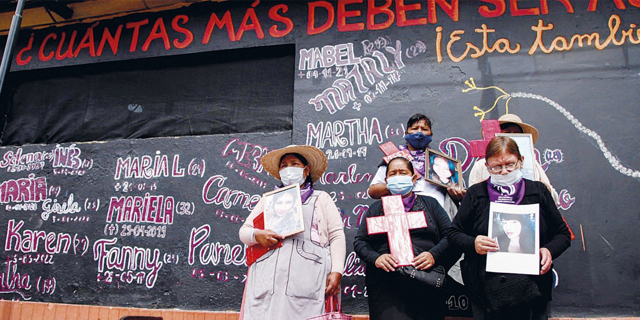 Las madres lloran a sus hijas que fueron asesinadas. (Foto: RRSS)