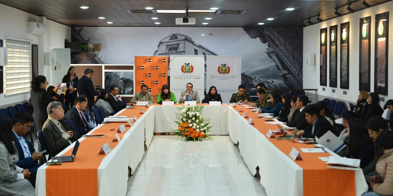 Las instituciones que forman parte de la mesa técnica se reunieron en Chuquisaca. (Foto: FGE)