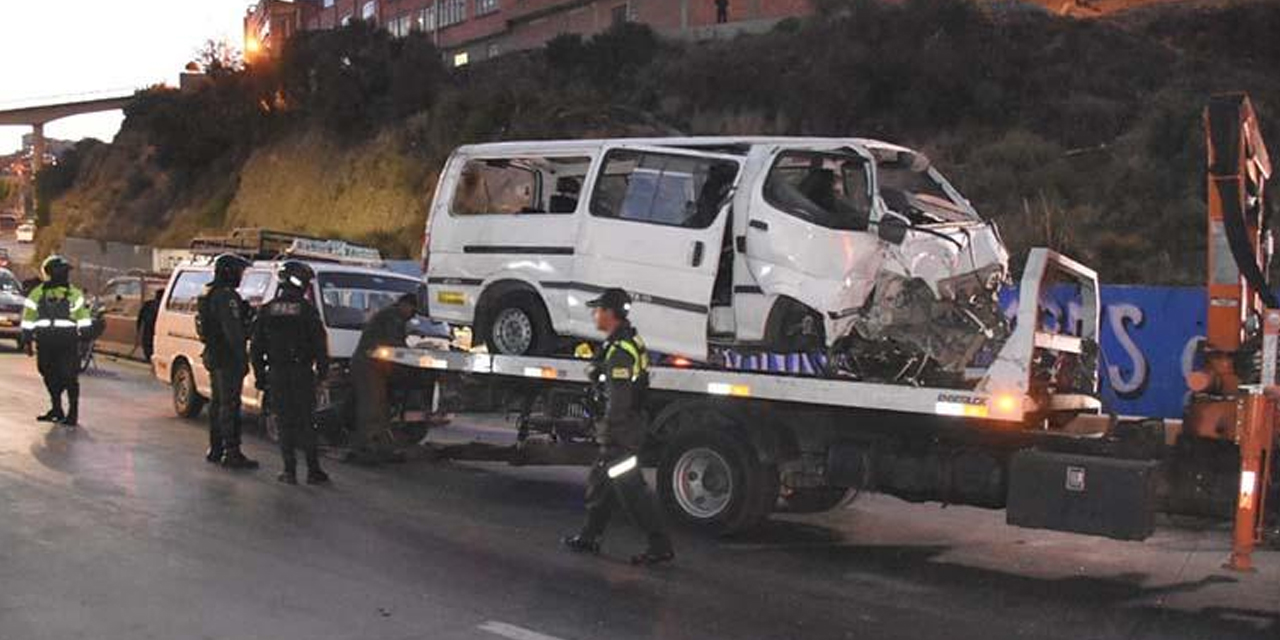 Un accidente de tránsito en la autopista La Paz - El Alto hace unas semanas. (Foto: APG)