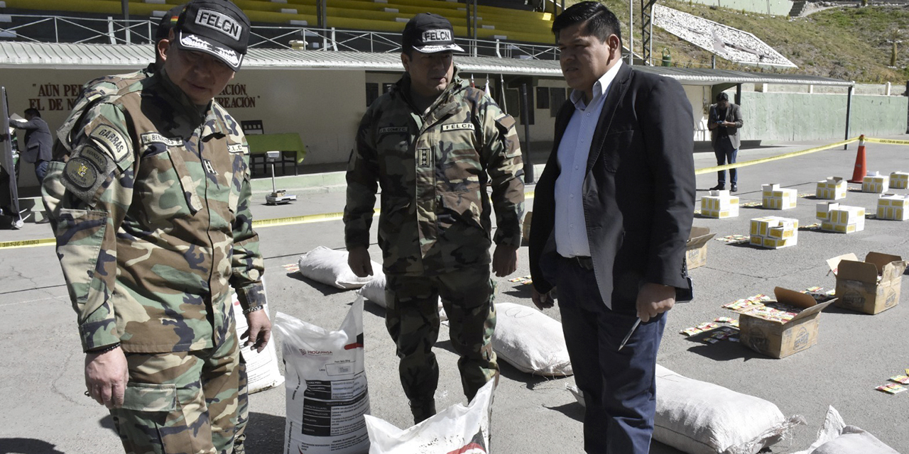 El viceministro Mamani en la presentación de los resultados de un operativo. (Foto: VDS-SC)