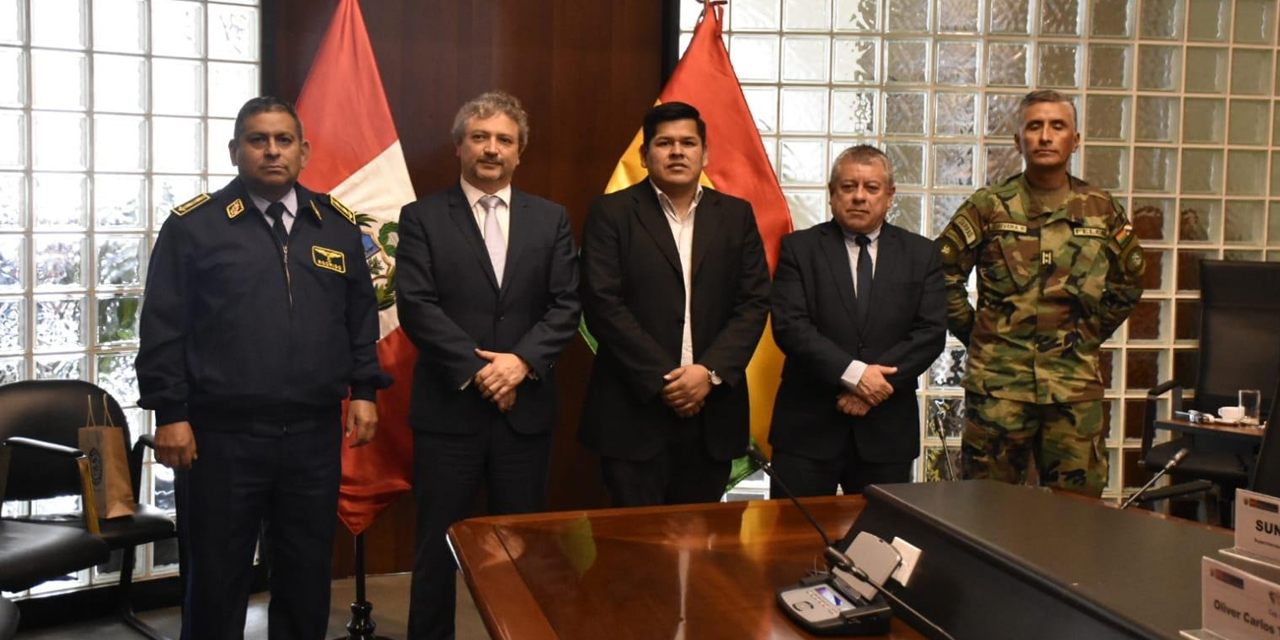 Las autoridades en la X Reunión de la Comisión Mixta Peruano – Boliviana que se realizó en la ciudad de Lima. Foto: VDSySC