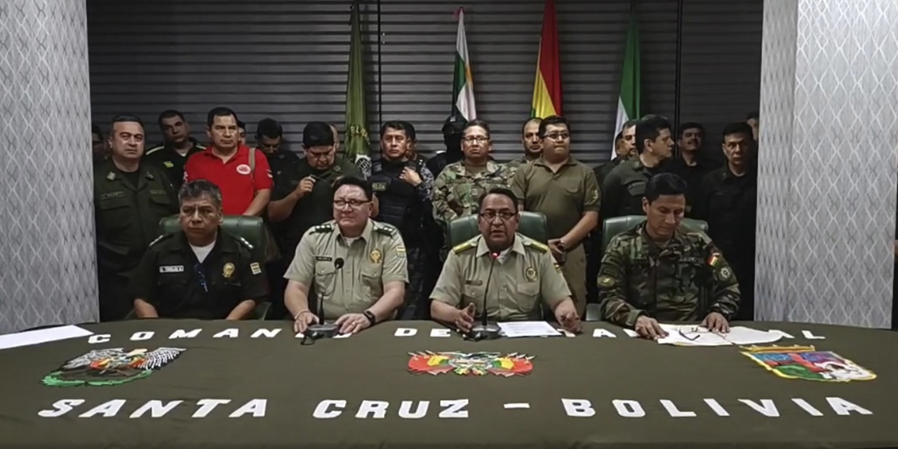 Conferencia de prensa del Comandante de la Policía Boliviana.