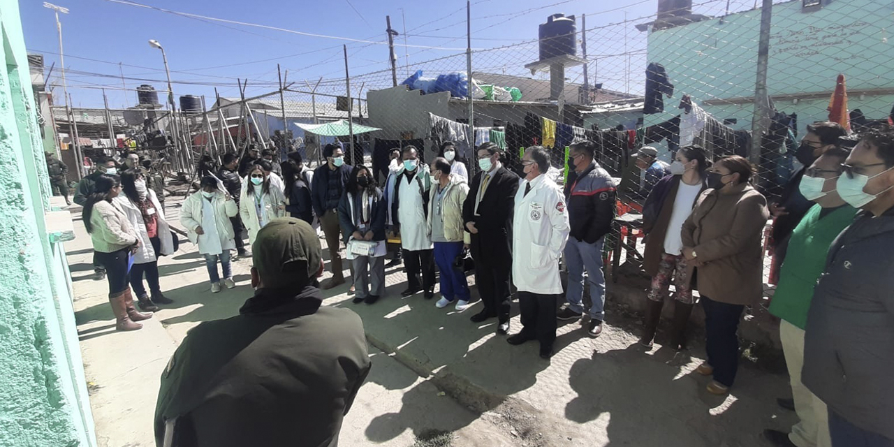 Médicos especialistas que llegaron a Chonchocoro. (Foto: Régimen Penitenciario)