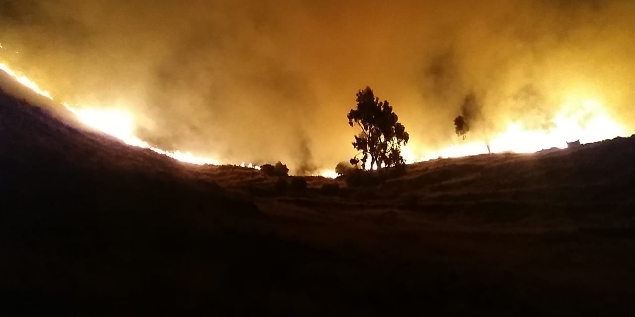 Incendio en Guaqui, La Paz. Foto: RRSS