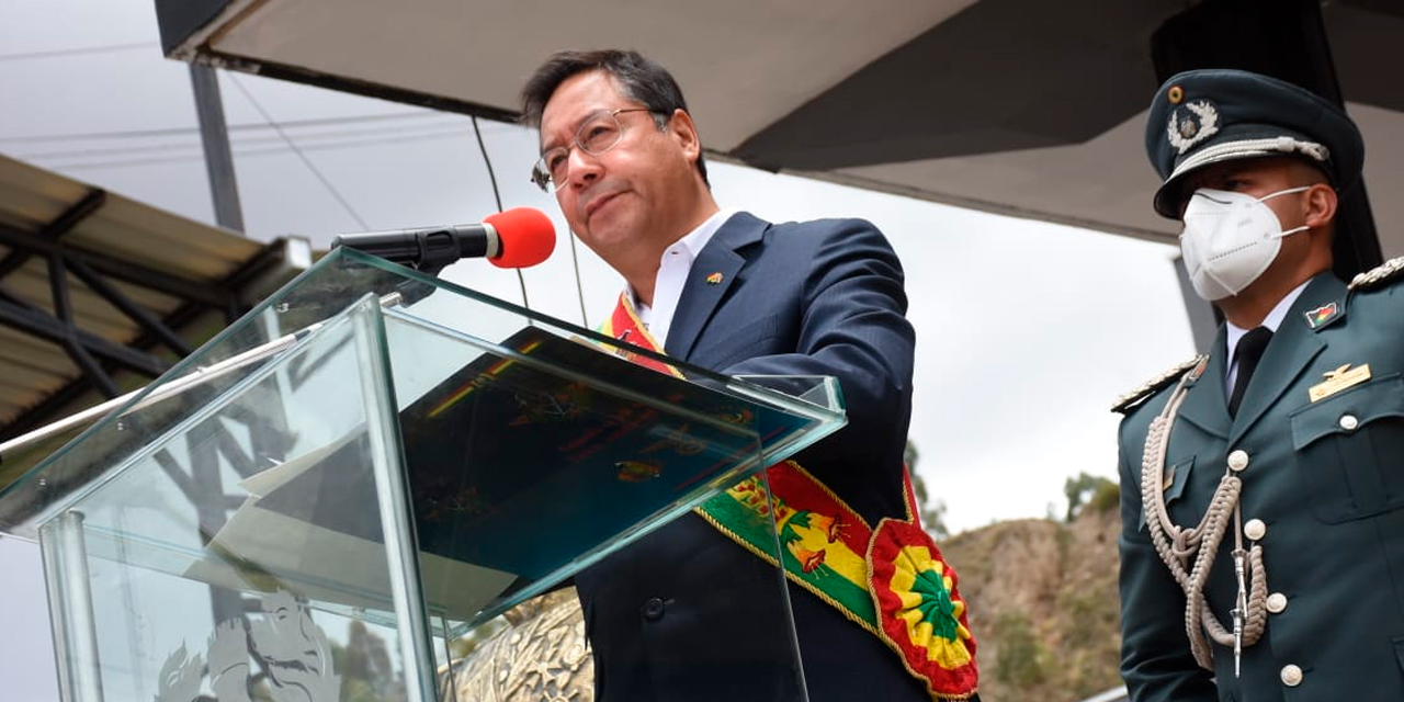 El presidente del Estado, Luis Arce Catacora, durante su discurso en la Parada Militar de 2021. Foto: Archivo