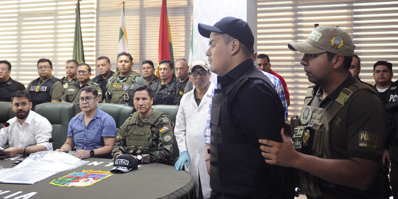 El Ministro de Gobierno presentó a Erlan Ivar G. L., segundo al mando de la organización criminal de Marset. (Foto: Ministerio de Gobierno)