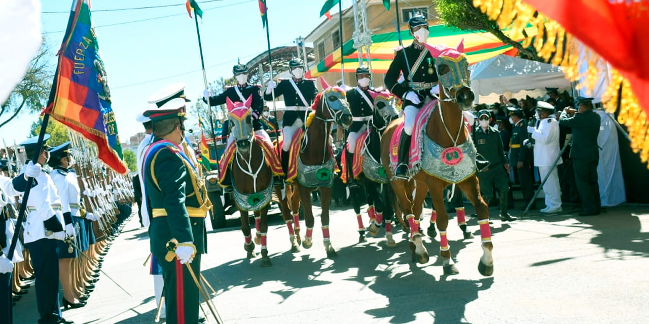 Inicia la parada militar en Tarija