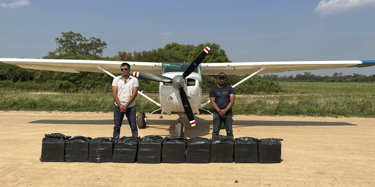 Felcn intercepta aeronave que trasladaba droga. Foto: Min Gobierno