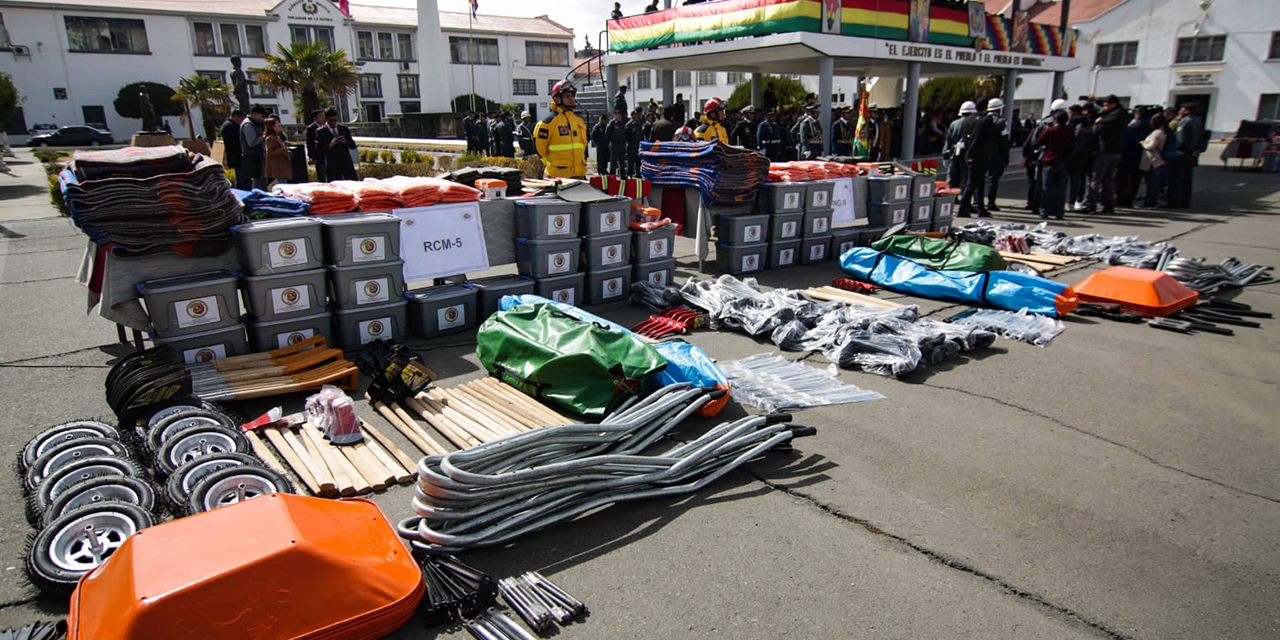 Equipos entregados a cinco unidades militares del CCR-EA de La Paz.