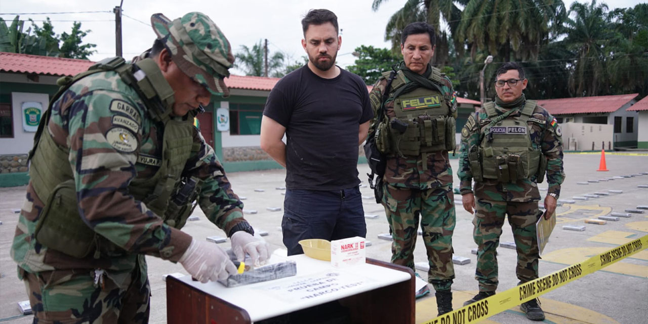 El ministro de Gobierno, Eduardo Del Castillo, informó sobre la droga secuestrada. | Foto: Ministerio de Gobierno