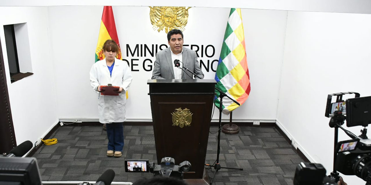 El director de Régimen Penitenciario, Juan Carlos Limpias, en conferencia de prensa. | Foto: DRP