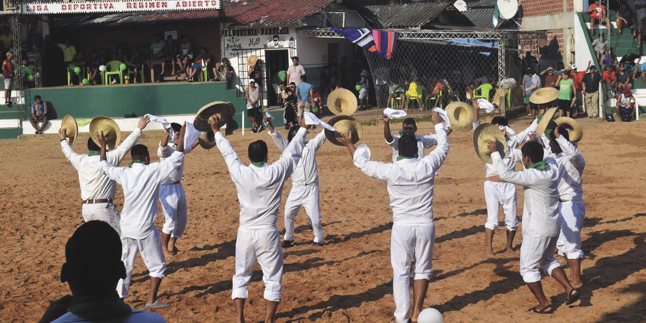 En Palmasola, Santa Cruz, los internos presentaron varias danzas en su día. // FOTO:  Régimen penitenciario