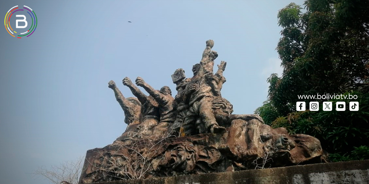 Monumento a los Héroes de la Masacre