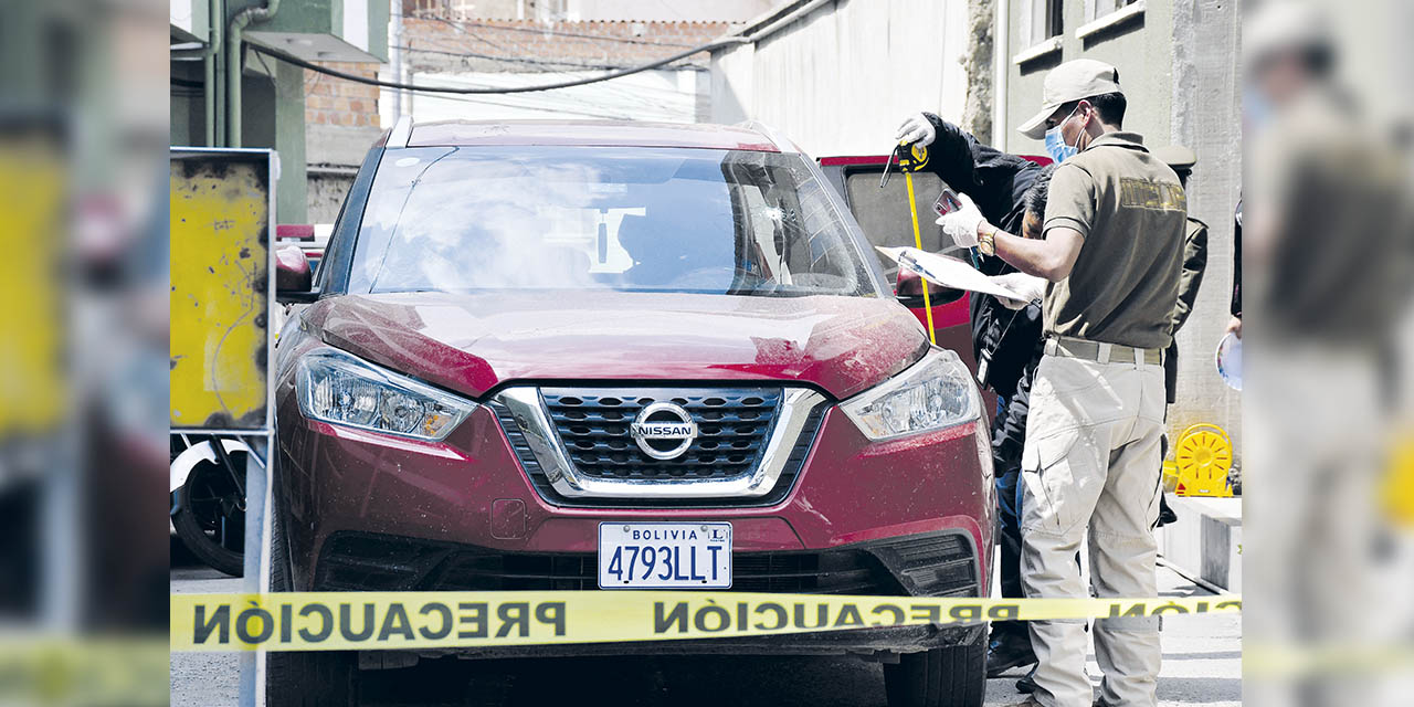 Vehículo secuestrado en el lugar donde se registró el hecho.  | Foto: APG