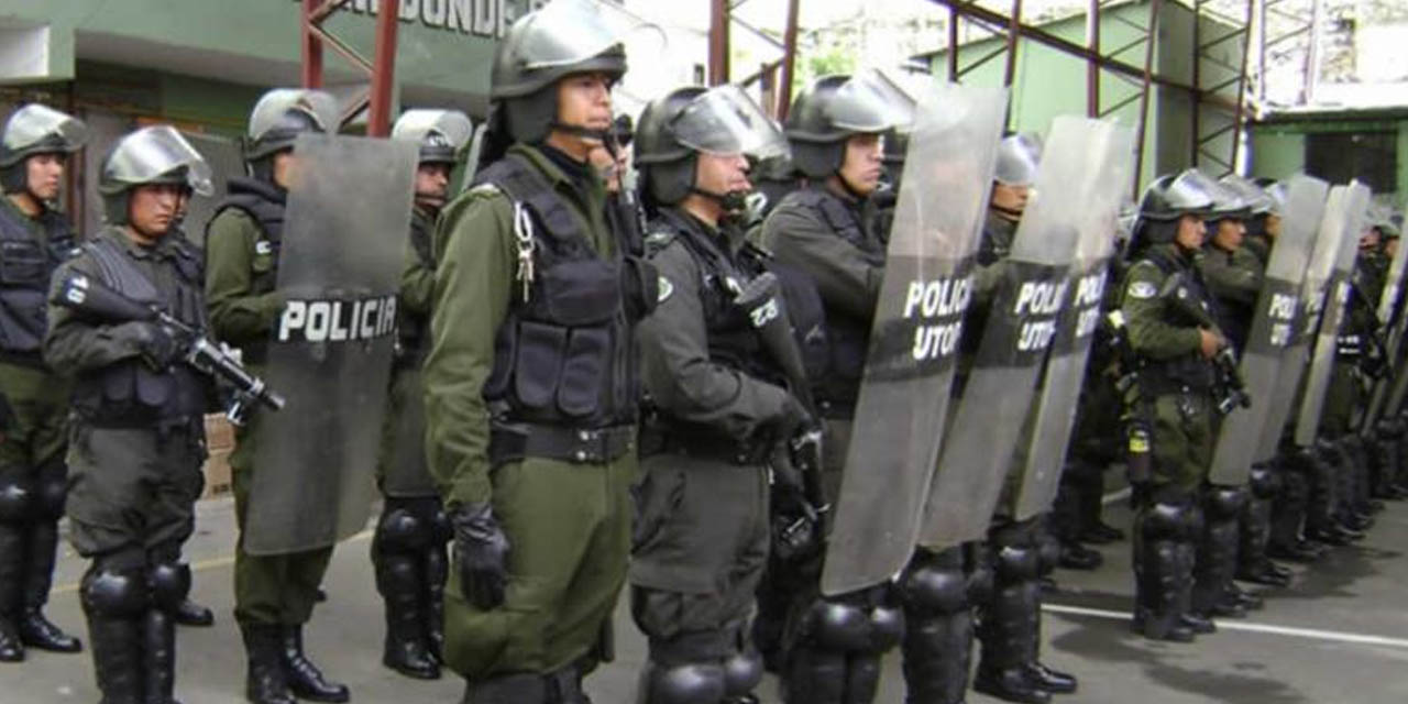 Efectivos policiales brindarán seguridad en el cabildo del 17 de octubre. | Foto: RRSS