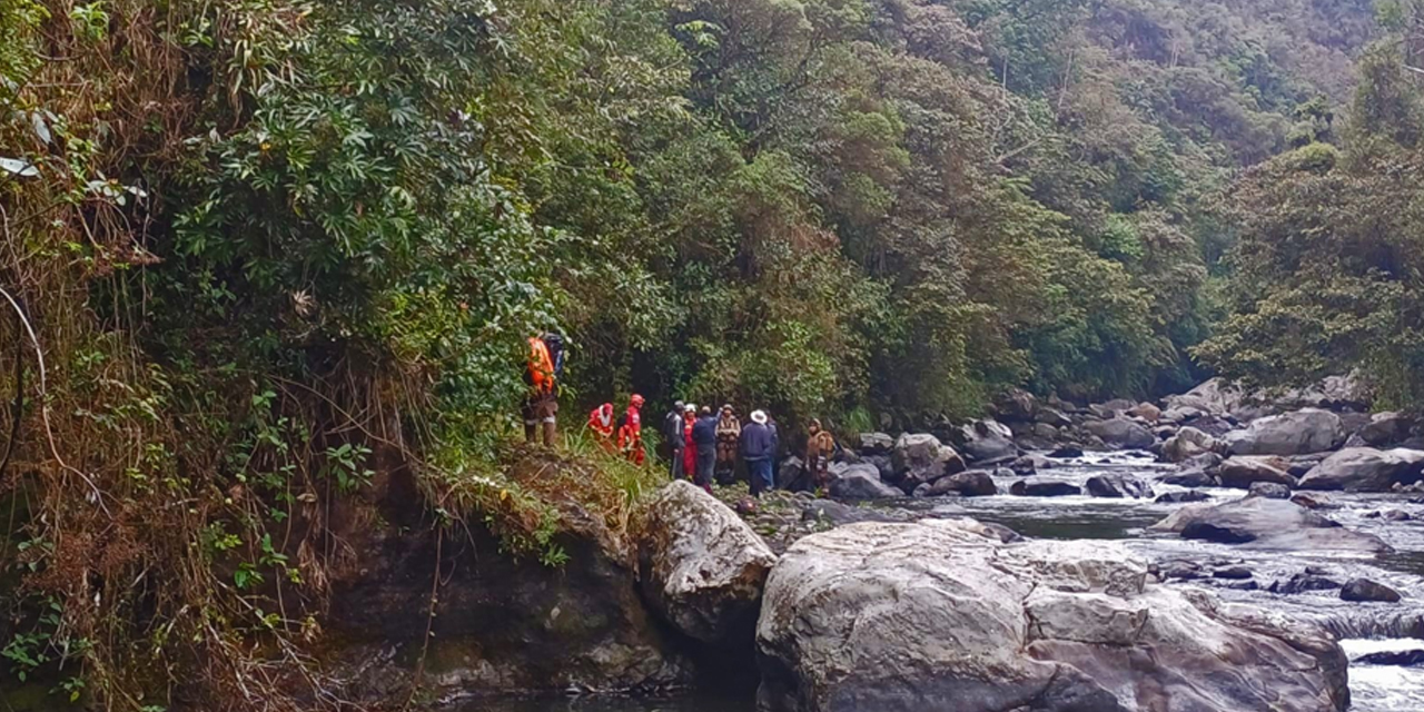 El equipo de rescate continúan con los trabajos de búsqueda en el sector del Cañadón de la comunidad de Tablas Monte. Foto: Fiscalía