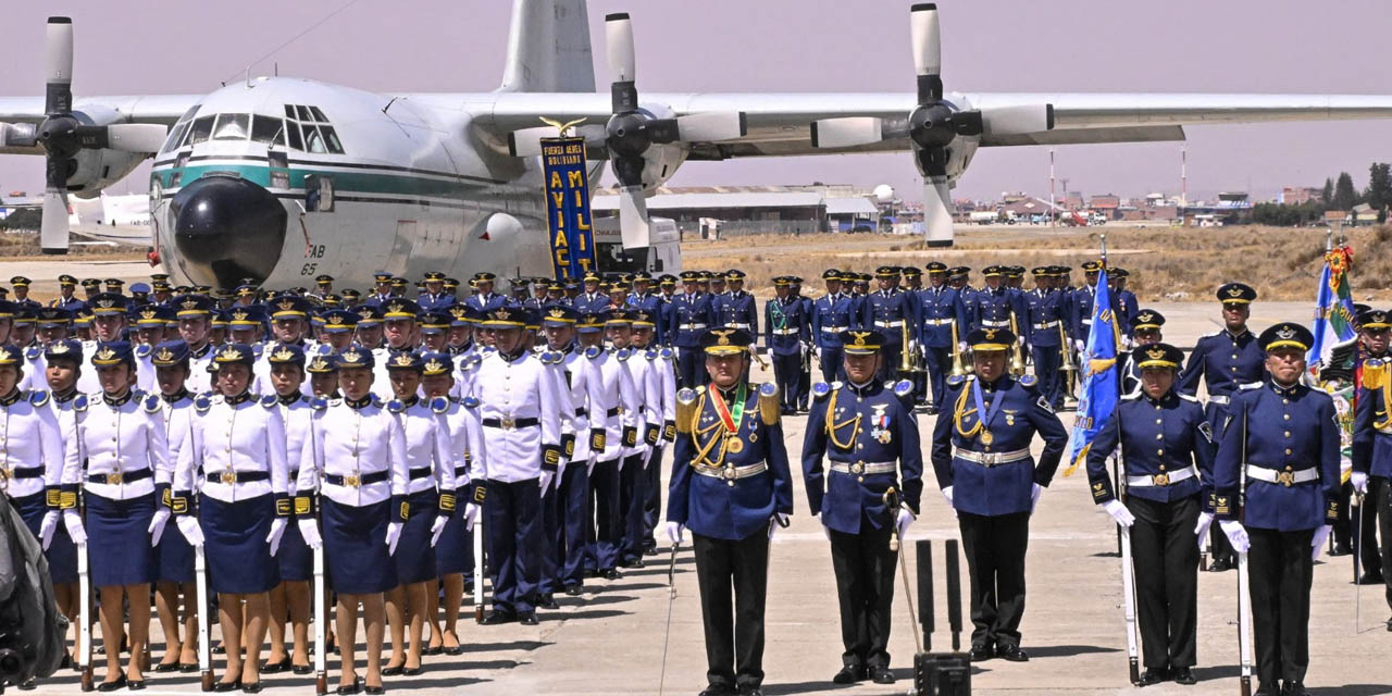 La FAB conmemoró, en El Alto, los 100 años de la Aviación Militar en Bolivia. | Foto: Comunicación Presidencial