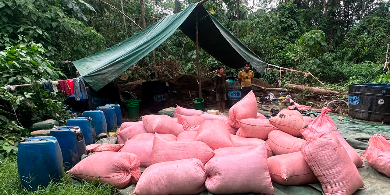 Fábrica de droga encontrada en Villa Tunari, Chapare. Foto tomada de la cuenta del ministro de Gobierno, Eduardo del Castillo