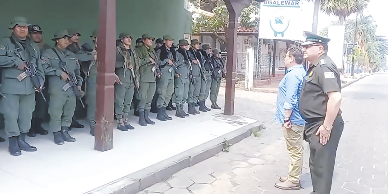 Efectivos de la Policía Ecológica, en la ciudad de Santa Cruz. | Foto: Vicemin. Régimen Interior