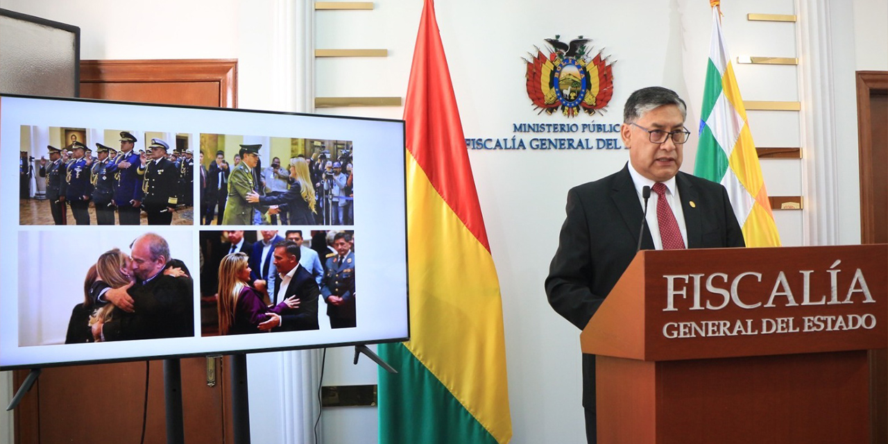 El fiscal General del Estado, Juan Lanchipa, informó sobre la acusación formal contra Añez y sus cómplices. Foto: Fiscalía