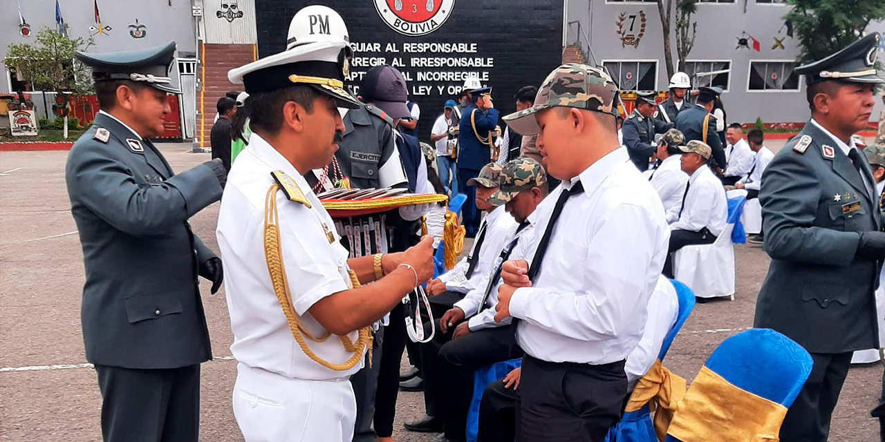 Entrega de libretas militares a personas con discapacidad, en Cochabamba. Foto:  Ministerio de Defensa