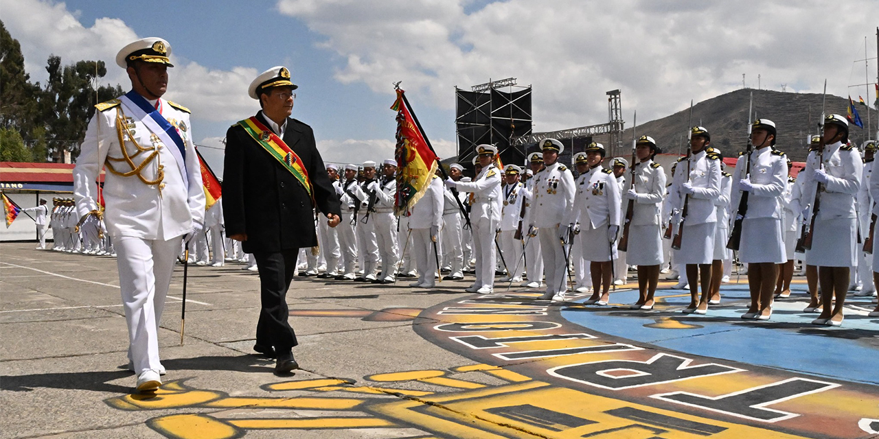 Arce llama a la Armada a preservar la unidad para defender el Proceso de Cambio