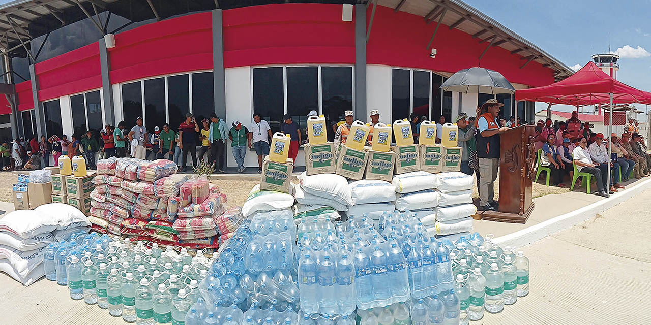 Ayuda humanitaria para las comunidades afectadas por el fuego. | Foto: Archivo