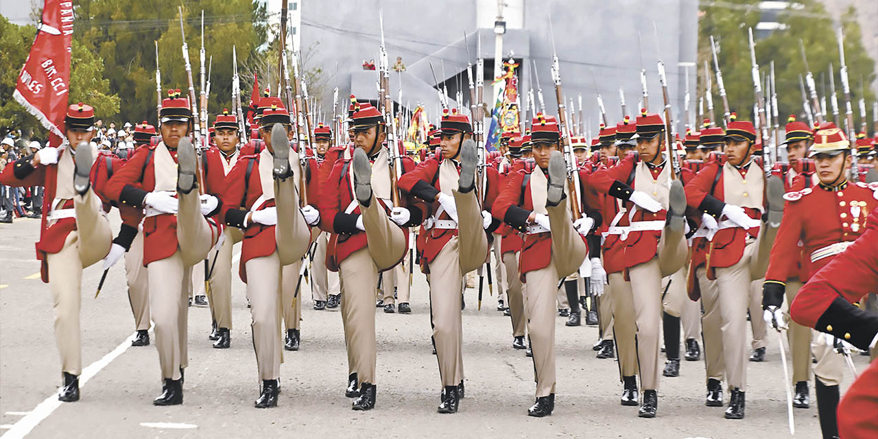 El Colegio Militar, en Irpavi, fue el escenario principal del homenaje al Ejército en su nuevo aniversario. | Foto: Comunicación Presidencial