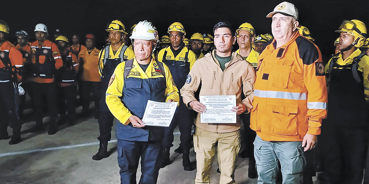 El Gobierno reconoció a los bomberos forestales Simón Bolívar, de la República Bolivariana de Venezuela, que dejaron el país el fin de semana. | Foto: Defensa Civil