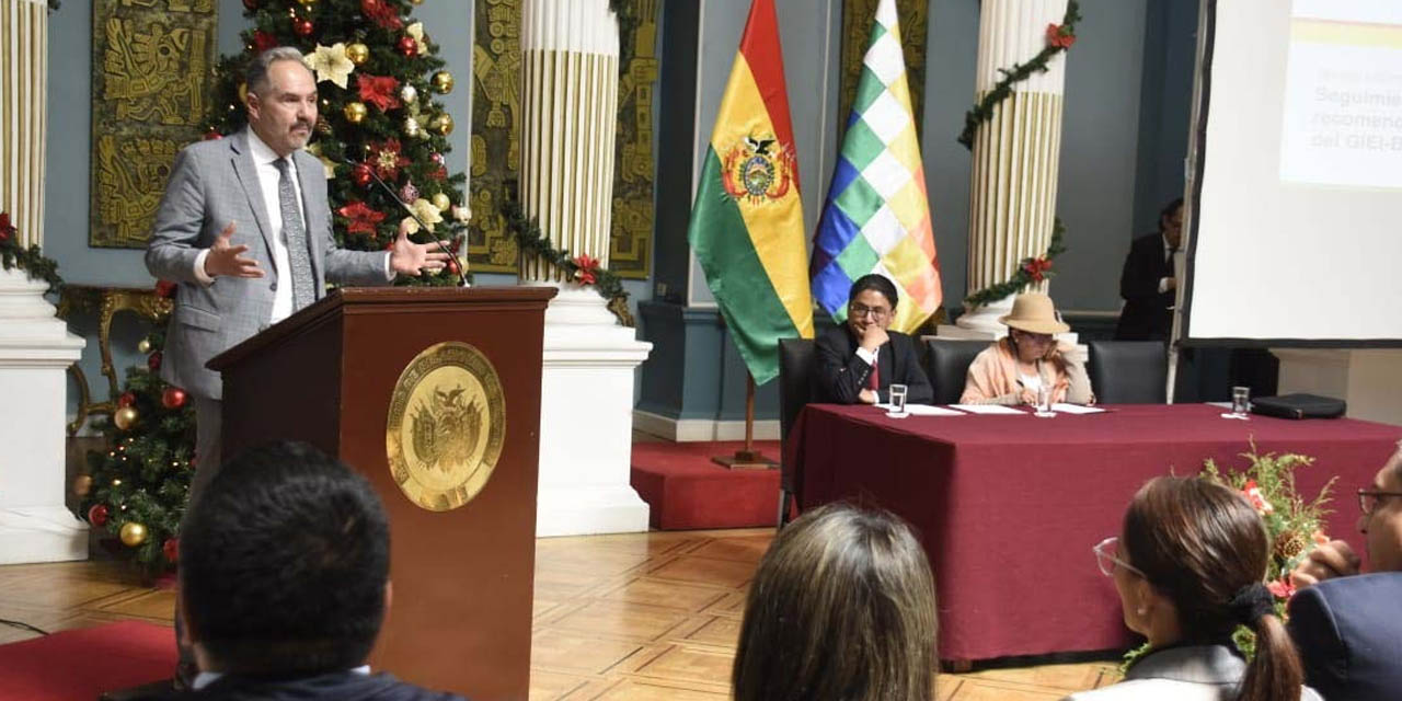 José Luis Caballero durante su discurso en la Cancillería. | Foto: Gonzalo Jallasi