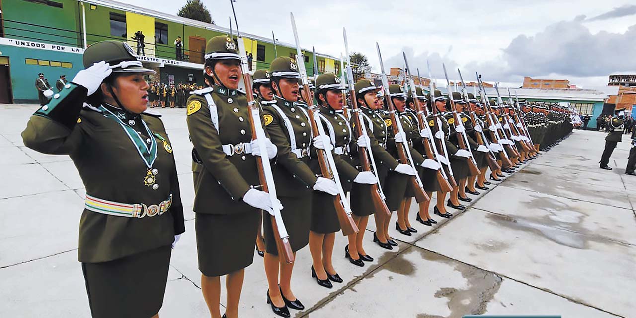 Integrantes de la Promoción Bodas de Oro, de la Facultad Técnica Superior en Ciencias Policiales.  | Foto: Policía Boliviana