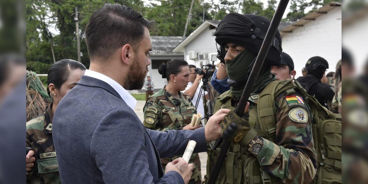 Acto de egreso de los nuevos efectivos antidroga. (Foto: Min. Gob.)