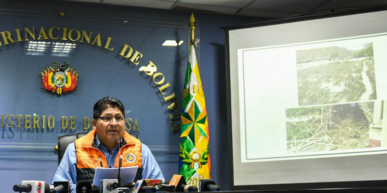 El viceministro de Defensa Civil, Juan Carlos Calvimontes, en conferencia de prensa. | Foto: VDC