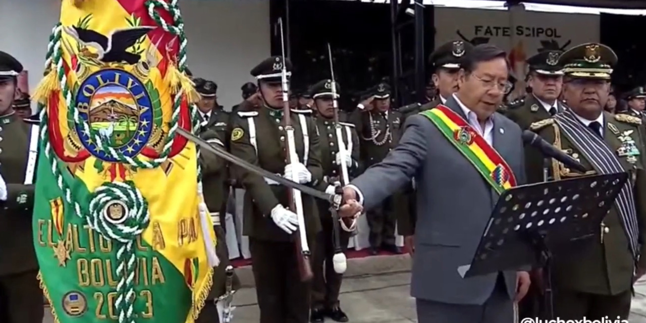 El presidente Luis Arce en el acto de graduación de 179 sargentos de la Facultad Técnica Superior de Ciencias Policiales.