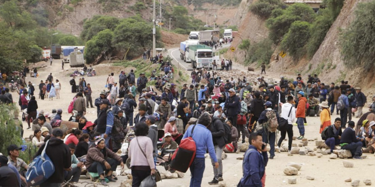 Gobierno identifica al menos 22 puntos de bloqueo, 19 se centran en Cochabamba