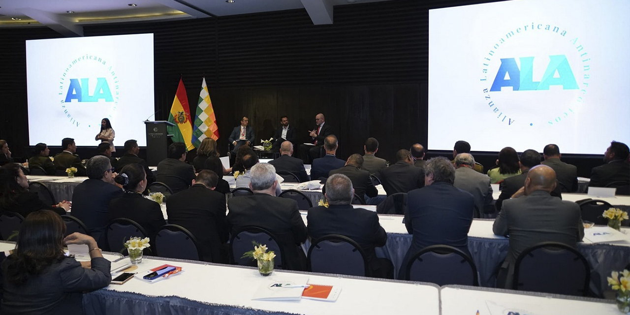 La presentación de la propuesta boliviana de crear la ALA para la lucha contra las drogas, durante la reunión de Copolad, en La Paz, la pasada semana.