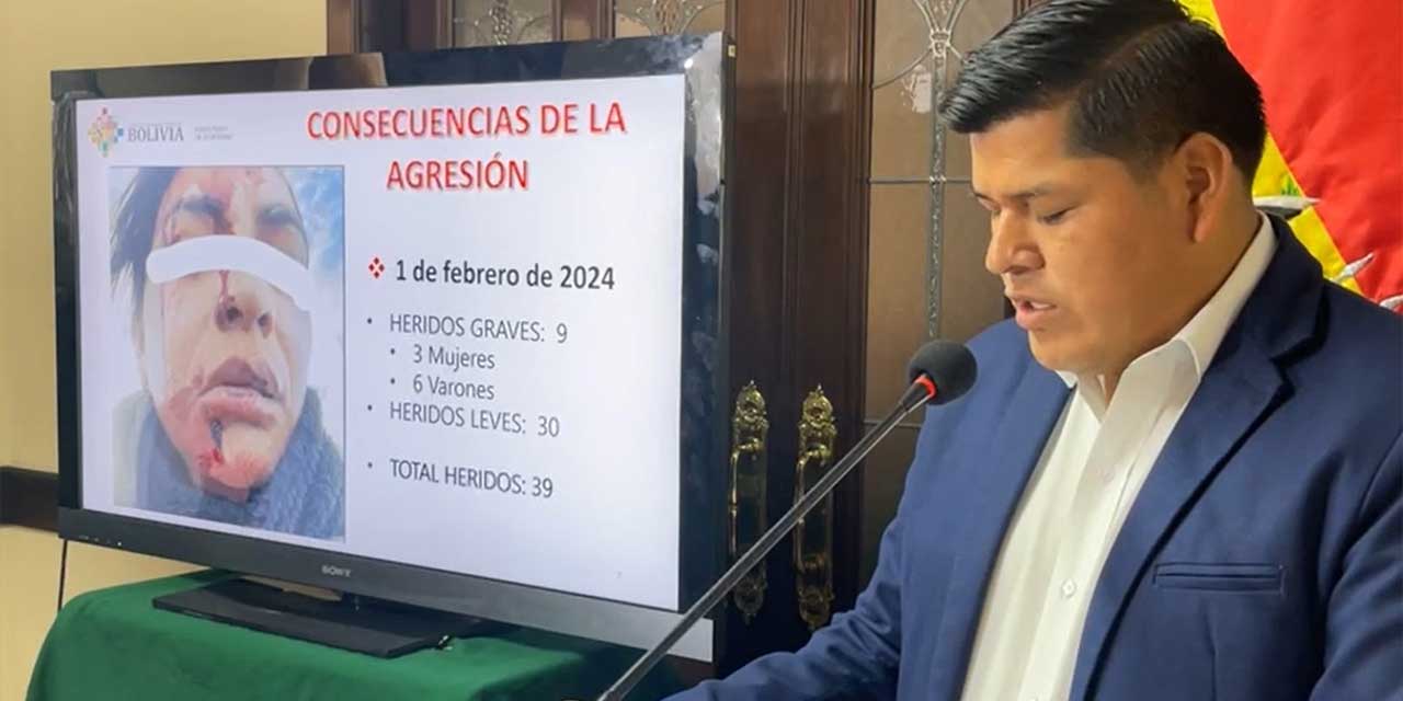 El viceministro Jaime Mamani durante un informe sobre policías heridos en un desbloqueo en Caracollo, Oruro. Foto: Ministerio de Gobierno