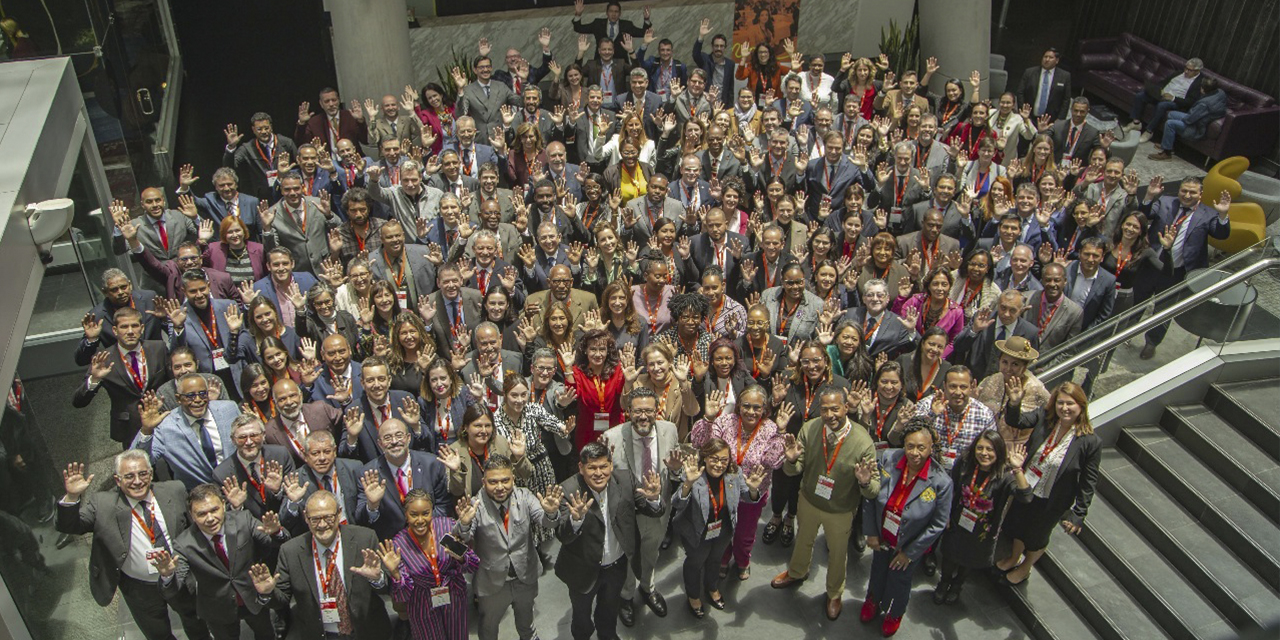 Delegados de los países de América Latina, el Caribe y la Unión Europea en la conclusión del encuentro internacional, ayer en La Paz.