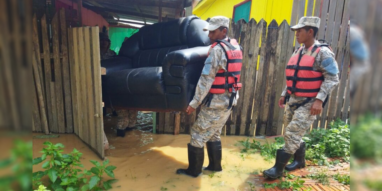 Arce instruye despliegue militar para evacuar a afectados por el desborde del río Acre en Cobija