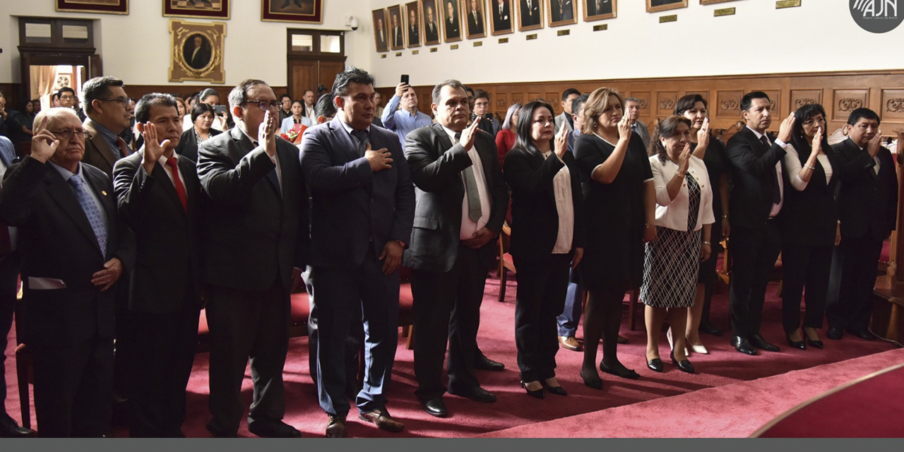 Parte de los 14 vocales posesionados ayer en Sucre