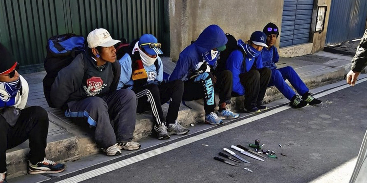 Seis extranjeros fueron aprehendidos en posesión de armas blancas y droga en la ciudad de La Paz.